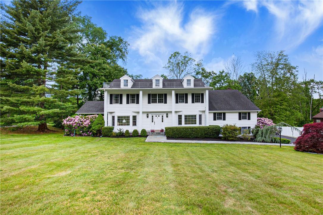 Indian Hill: Pristine Center Hall Colonial spectacular curb appeal
