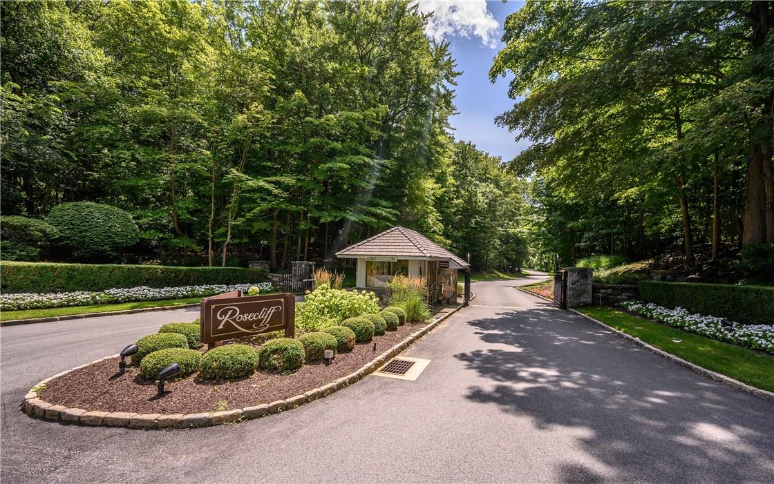 Welcome to Rosecliff, a Beautiful Community with Many Wonderful Amenities!