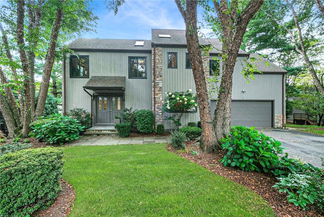Welcome to 8 Mulberry Ln in the Ridgeway community