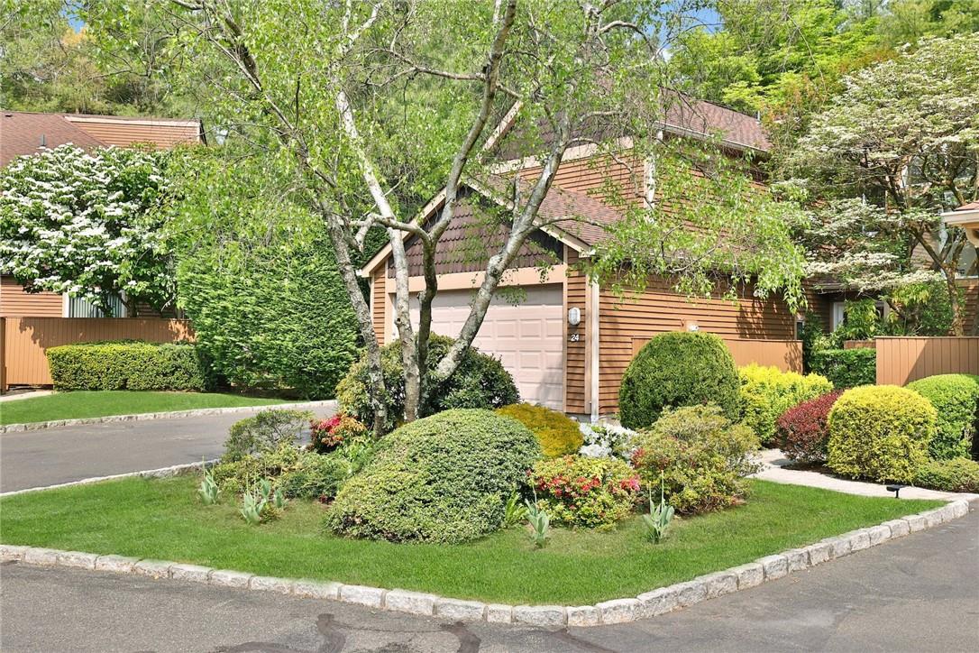 Welcome to 24 Indian Hill! Corner end home.