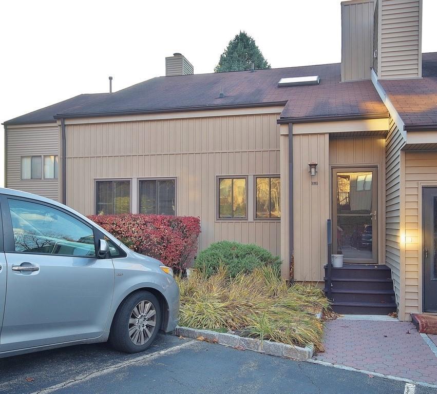 Terrific townhouse at pet friendly Hudson View with so much to offer!