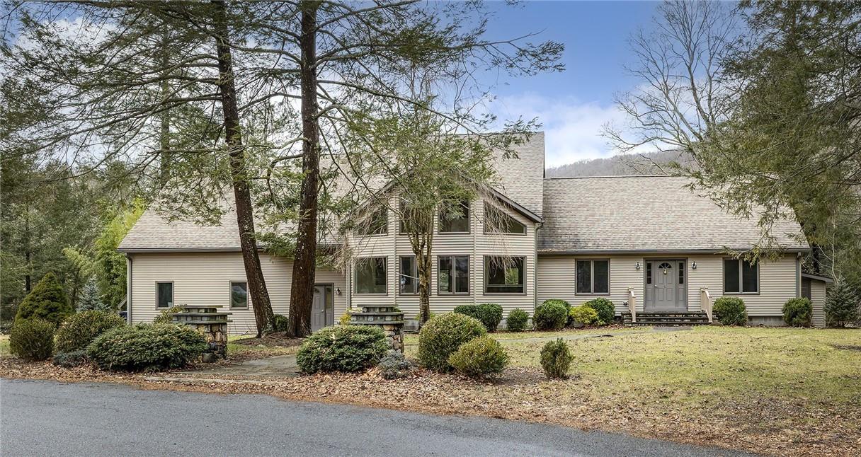 Welcome to 81 Twin Lakes Rd
