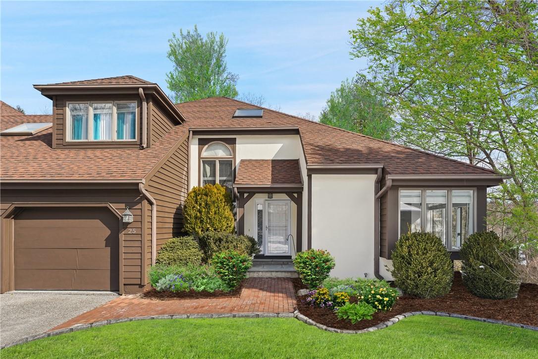 Welcome Home! Meticulously maintained 2 bedroom end unit in the coveted Cotswolds of North Salem