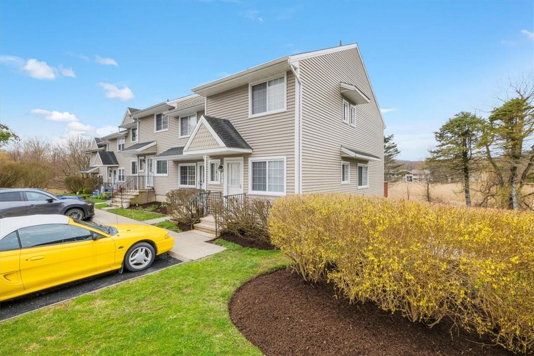 Tri-Level, End Unit townhouse