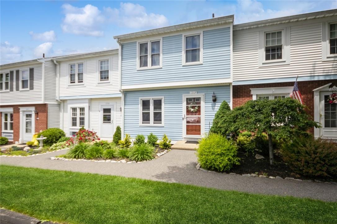 Welcome to 1207 Williamsburg Drive at Williamsburg Ridge in Mahopac, NY!