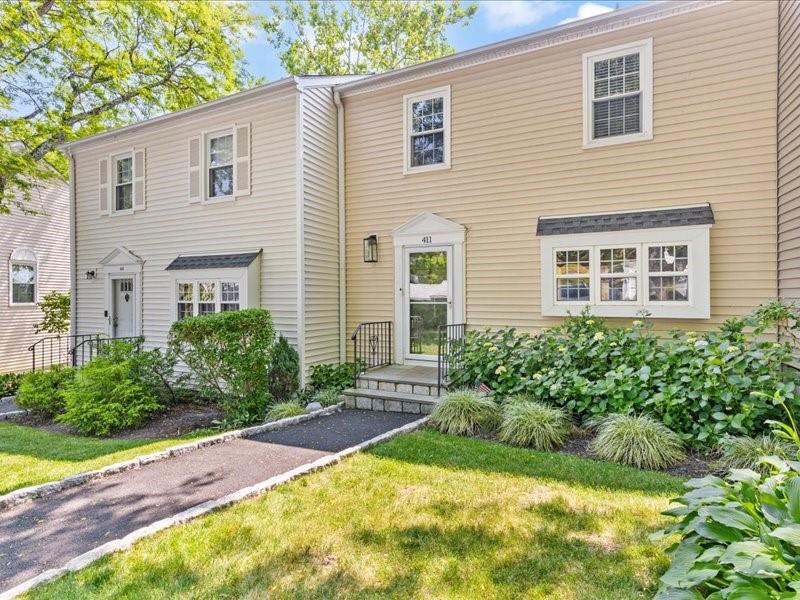 Luxury townhouse with a carport