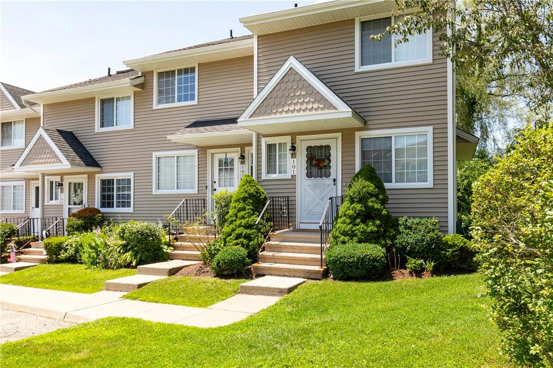 View of front of property featuring a front lawn