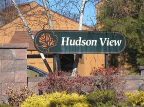 Welcome to the Hudson View Complex where you will find country living at its best and yet only a few minutes driving distance to the train station.