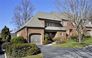 Corner Townhome situated in Cul-de-Sac