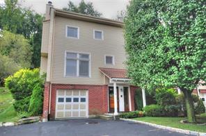 Elegant ,Spacoius-Town home with views !