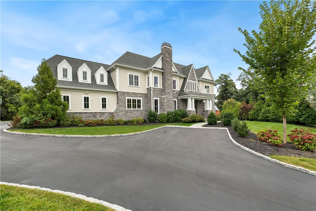 View of front of house featuring a front yard