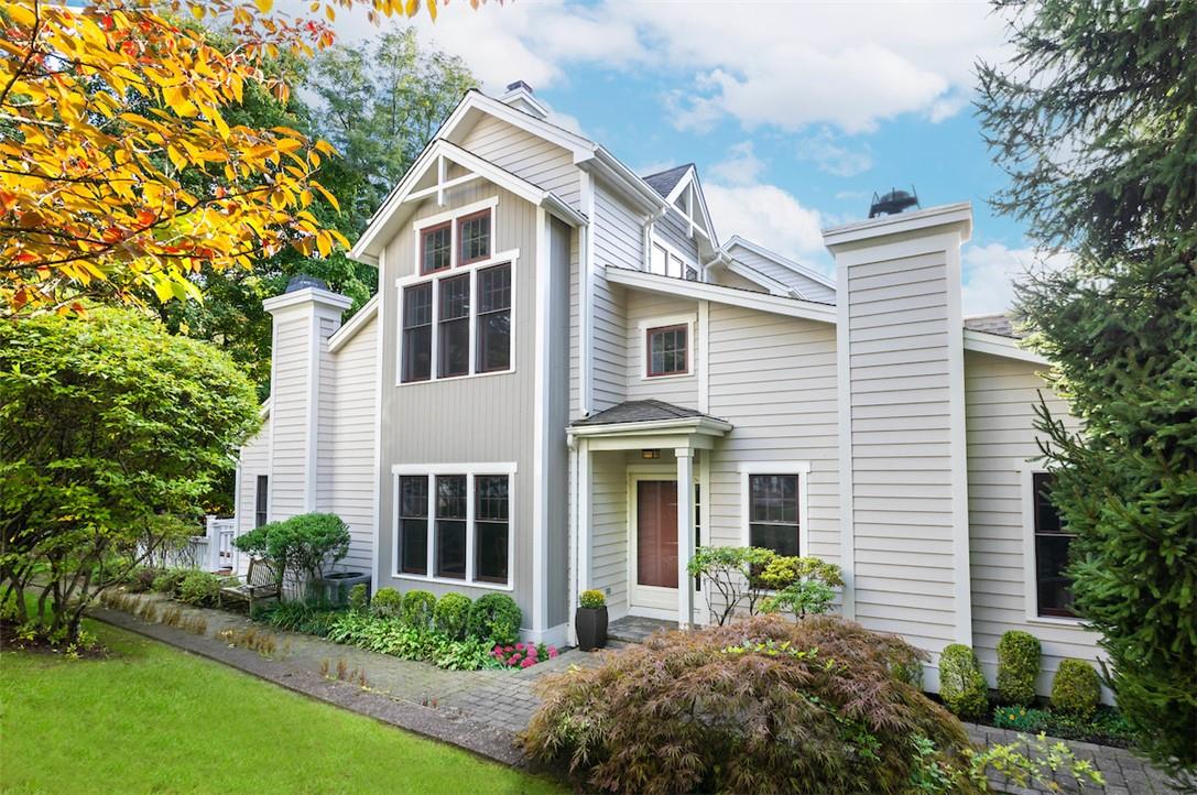 59 Landing Drive front and entry