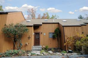 Scenic Ridge Townhouse.  Private entry.  Nicely landscaped.