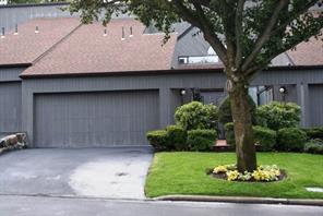 111 Stone Oaks Drive, Hartsdale
