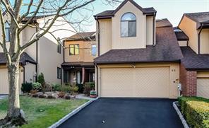 Front View of 45 Brookridge