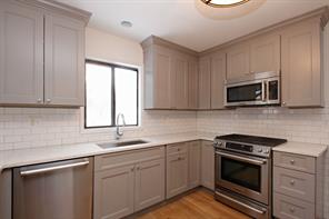 Eat-in Kitchen