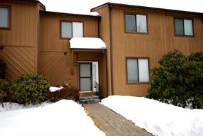 Great unit location near all.