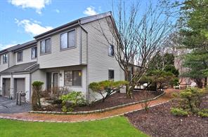 Beautiful townhouse (Corner Unit)