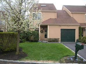 Welcome to 10 Lisa Court, Dobbs Ferry, NY, and to Villas on the Ridge!