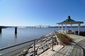 Extraordinary, year-round water views
