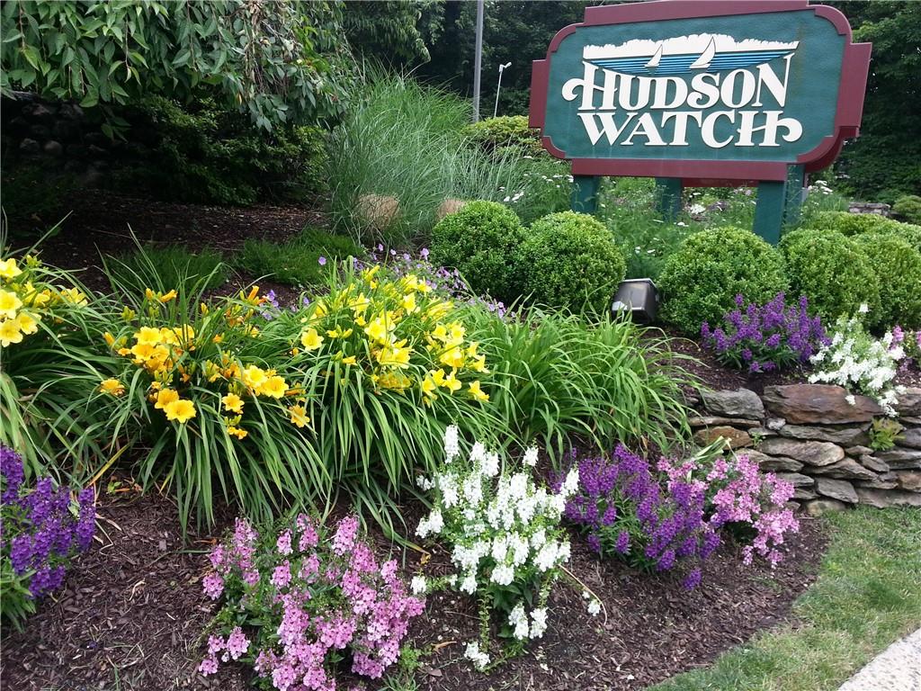 Hudson Watch Spring & Summer Entrance