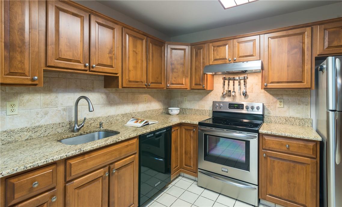 Gorgeous cabinets and granite counters