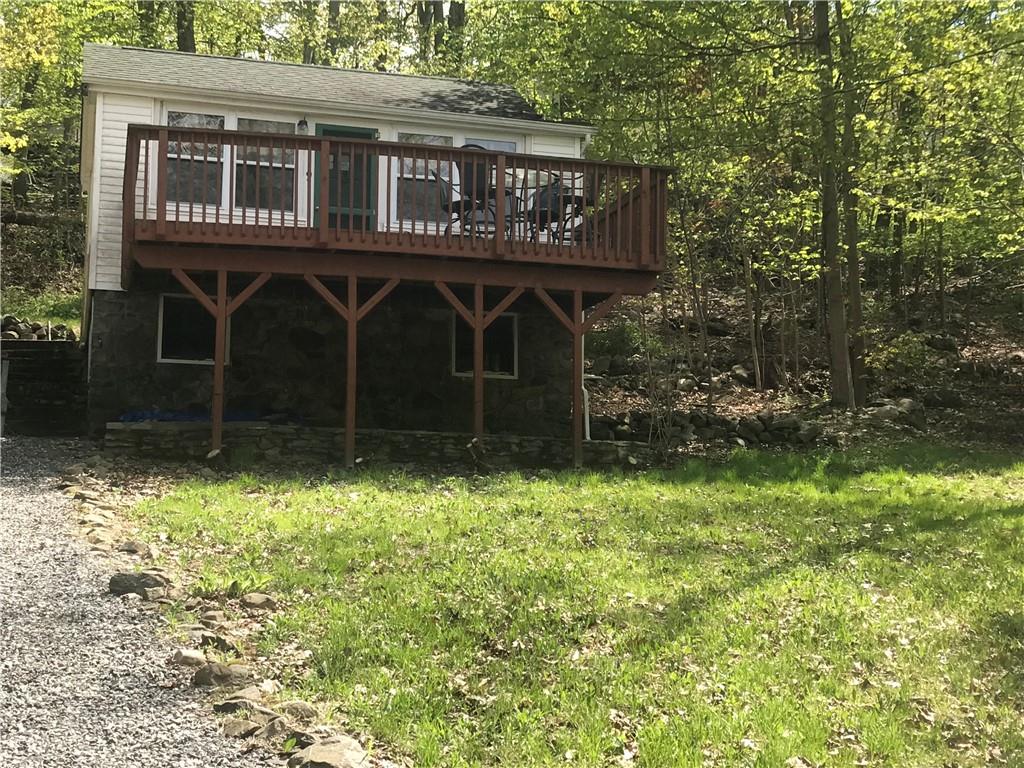 Country Charmer on LARGE lot.