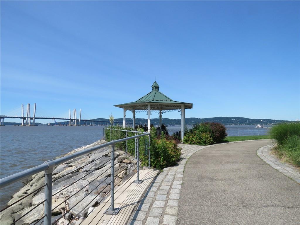 Hudson River living at it's best!