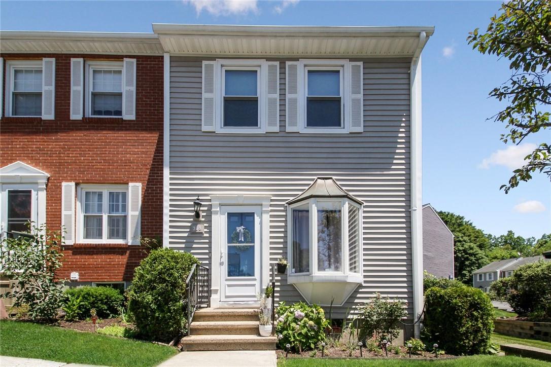 Beautiful end unit with assigned park conveniently located just a few steps away!