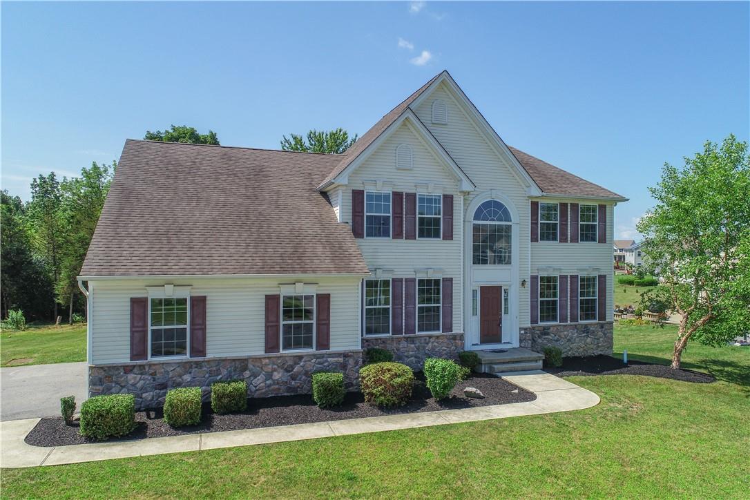 Welcome to Florida New York! Over 3,400 finished sq ft