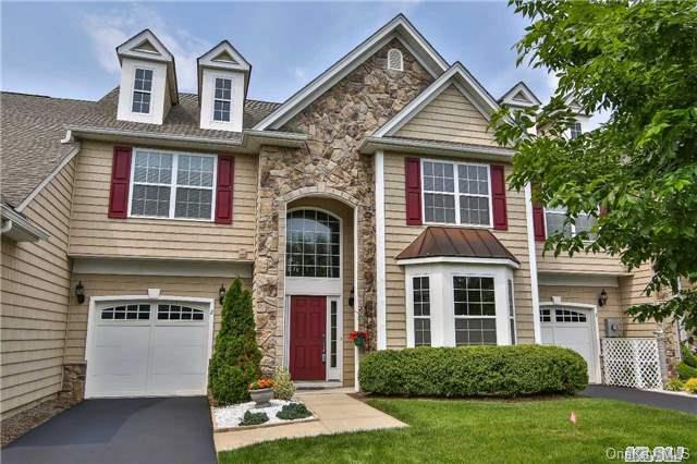 Beautiful 3 Bedroom/2.5 Bath Condo