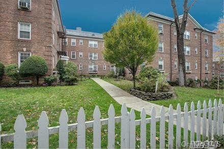 19 Schenck GR Courtyard