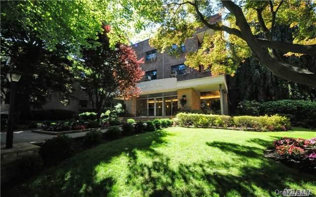 30 Grace 3N: Top Floor w Screened-In Porch opp Park