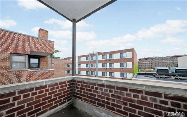 30 Grace Ave 3A -Top Floor-Terrace -Near LIRR