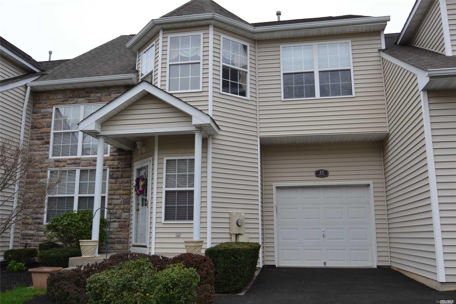 Front view w/garage