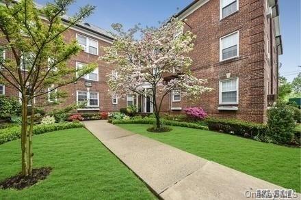8 Welwyn 3-G Great Neck Plaza