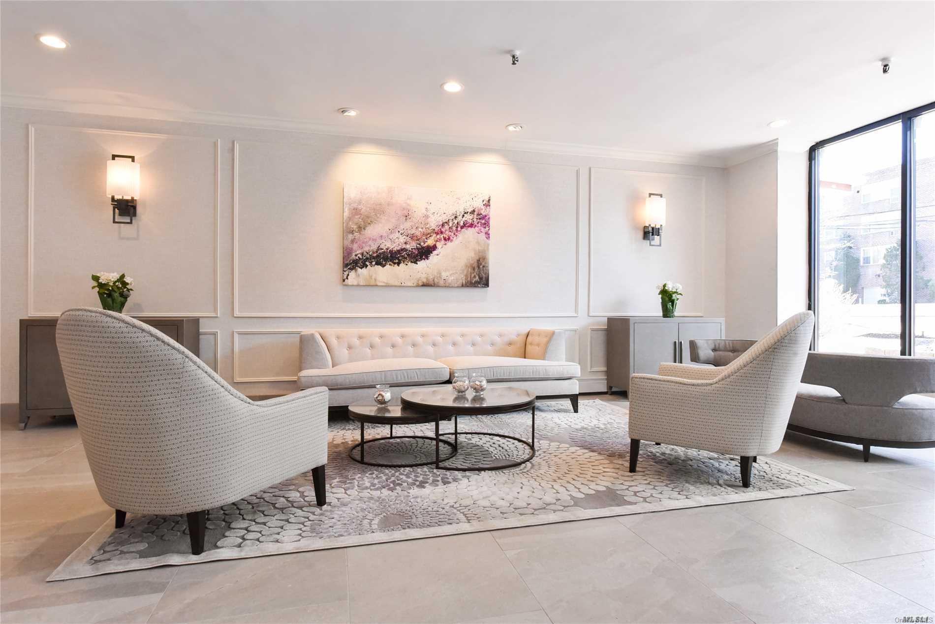 20 CHAPEL PL 2-J/Great Neck Plaza