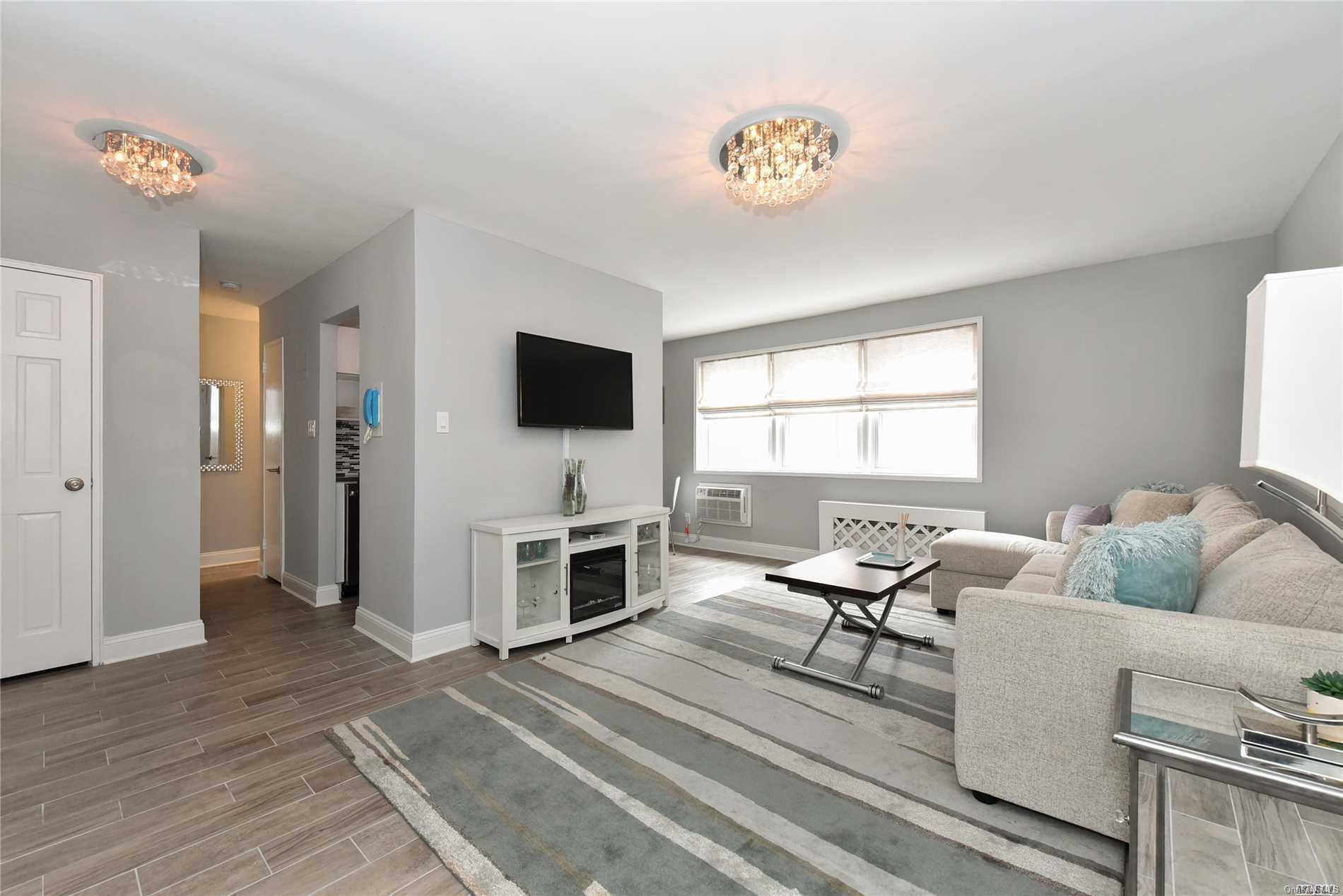 Stunning Furnished Studio w Parking