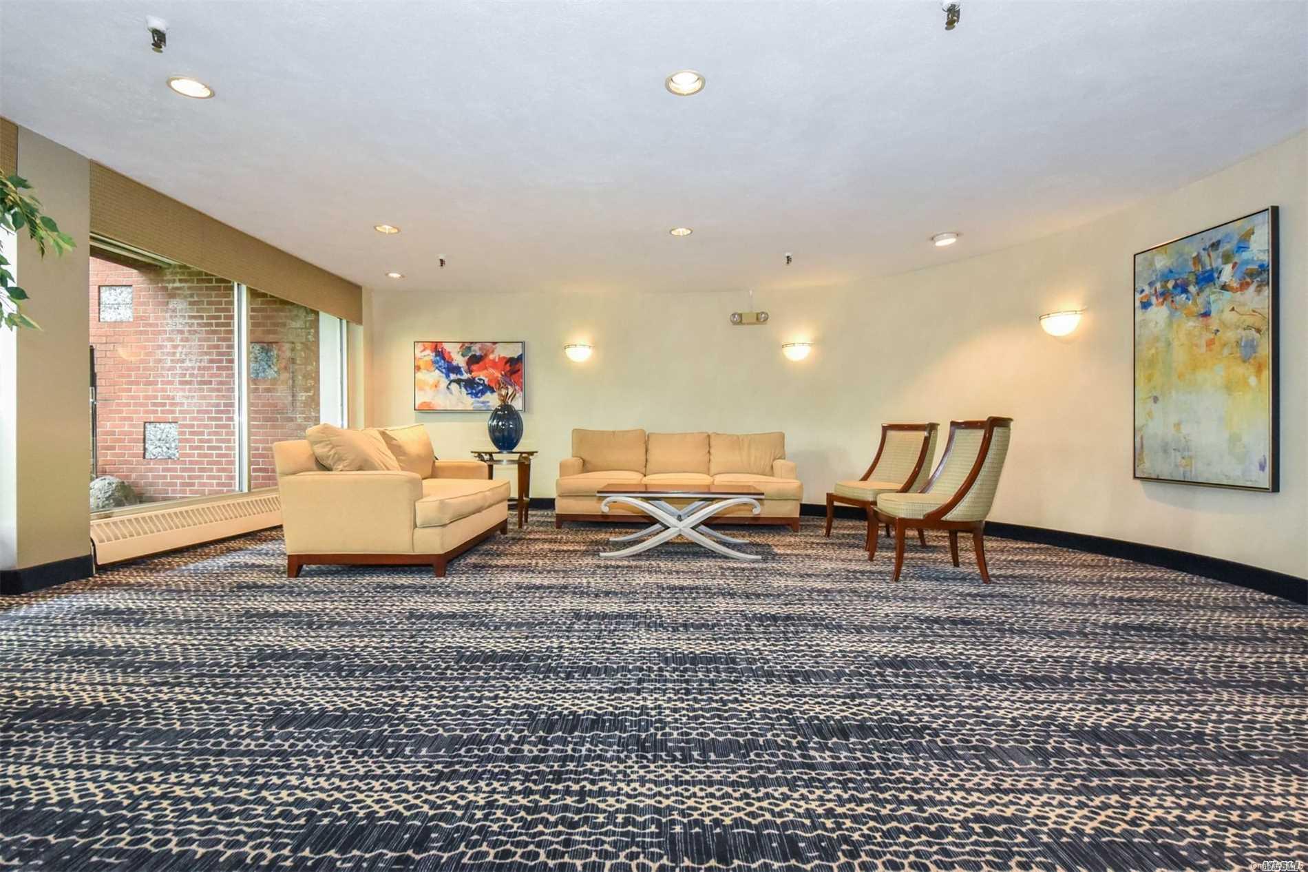 30 STONER TOP FLOOR FURNISHED STUDIO w PARKING