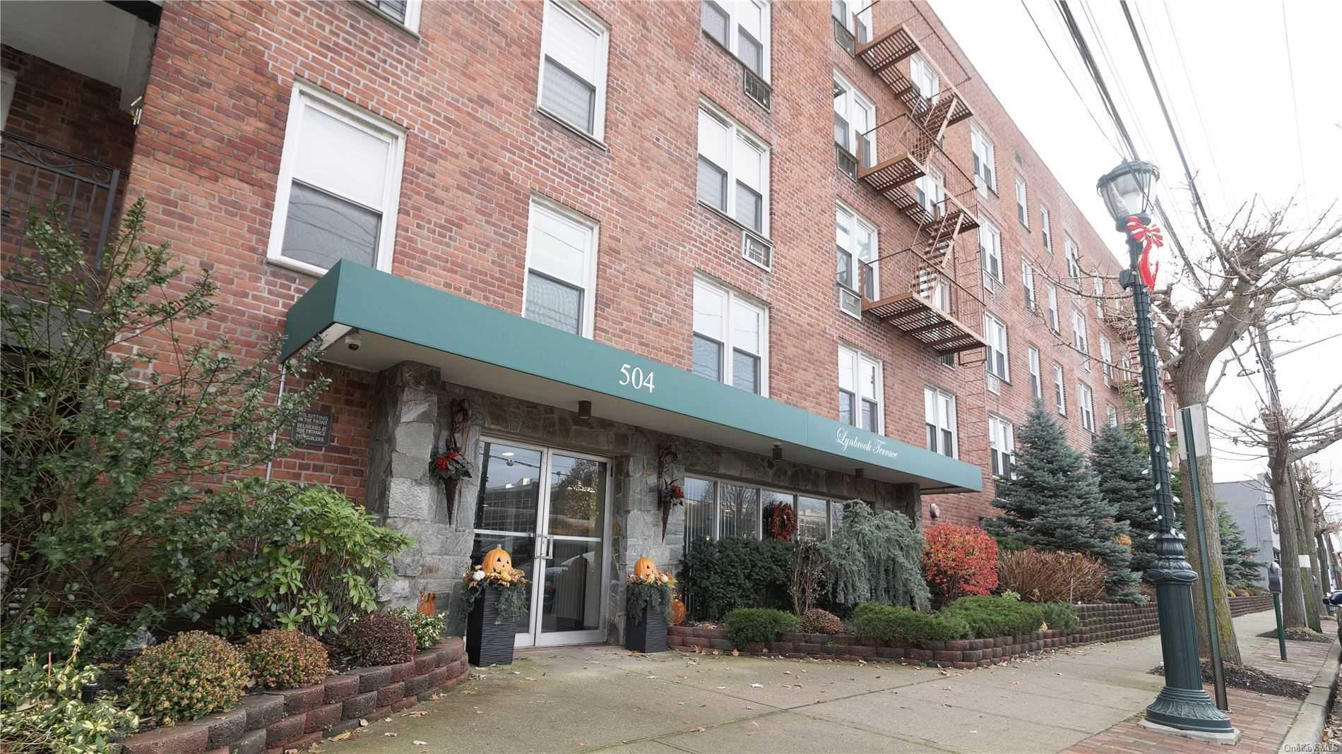 504 MERRICK RD 1G COOP FOR SALE