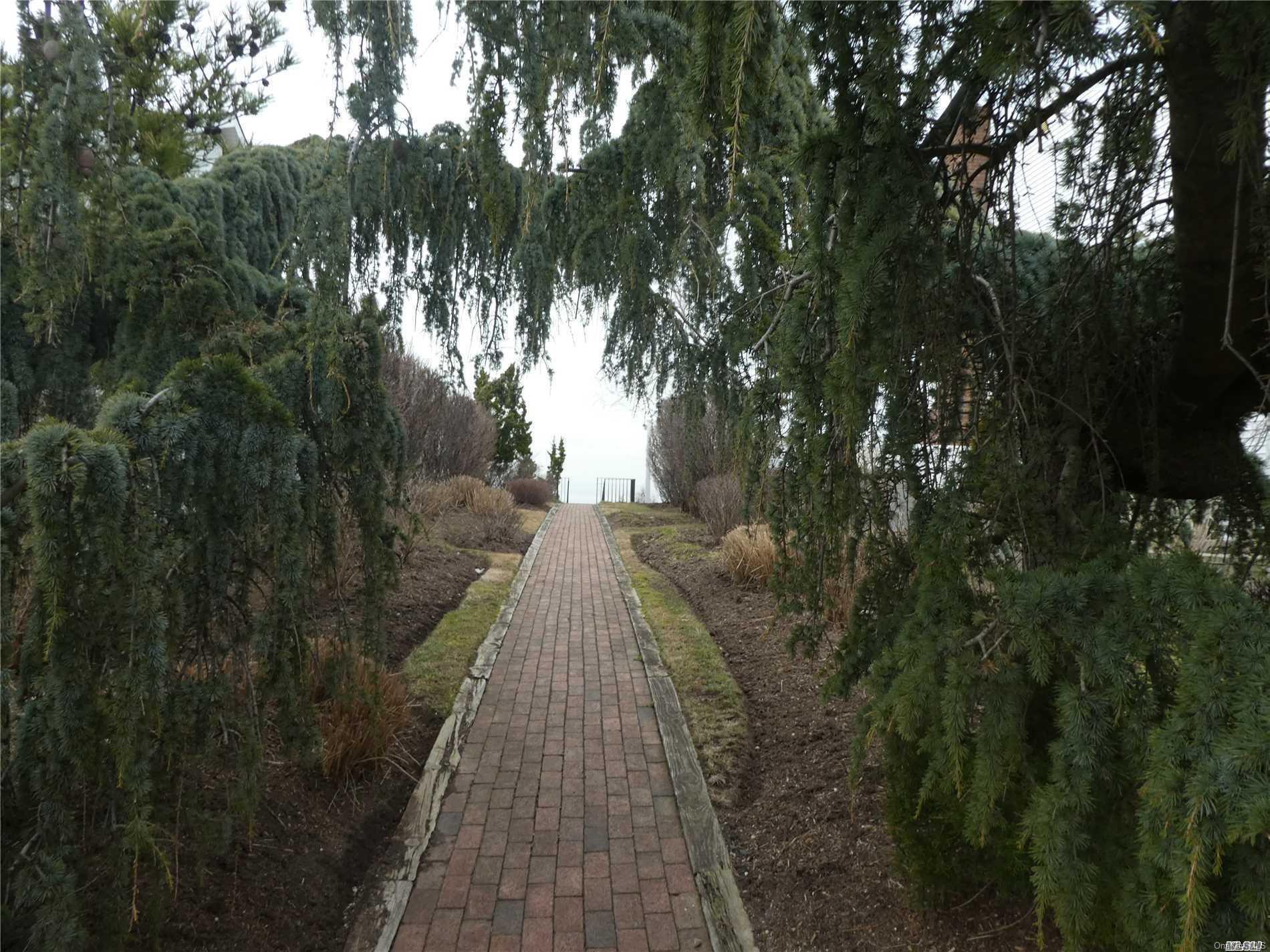 Entry to Long Island Sound