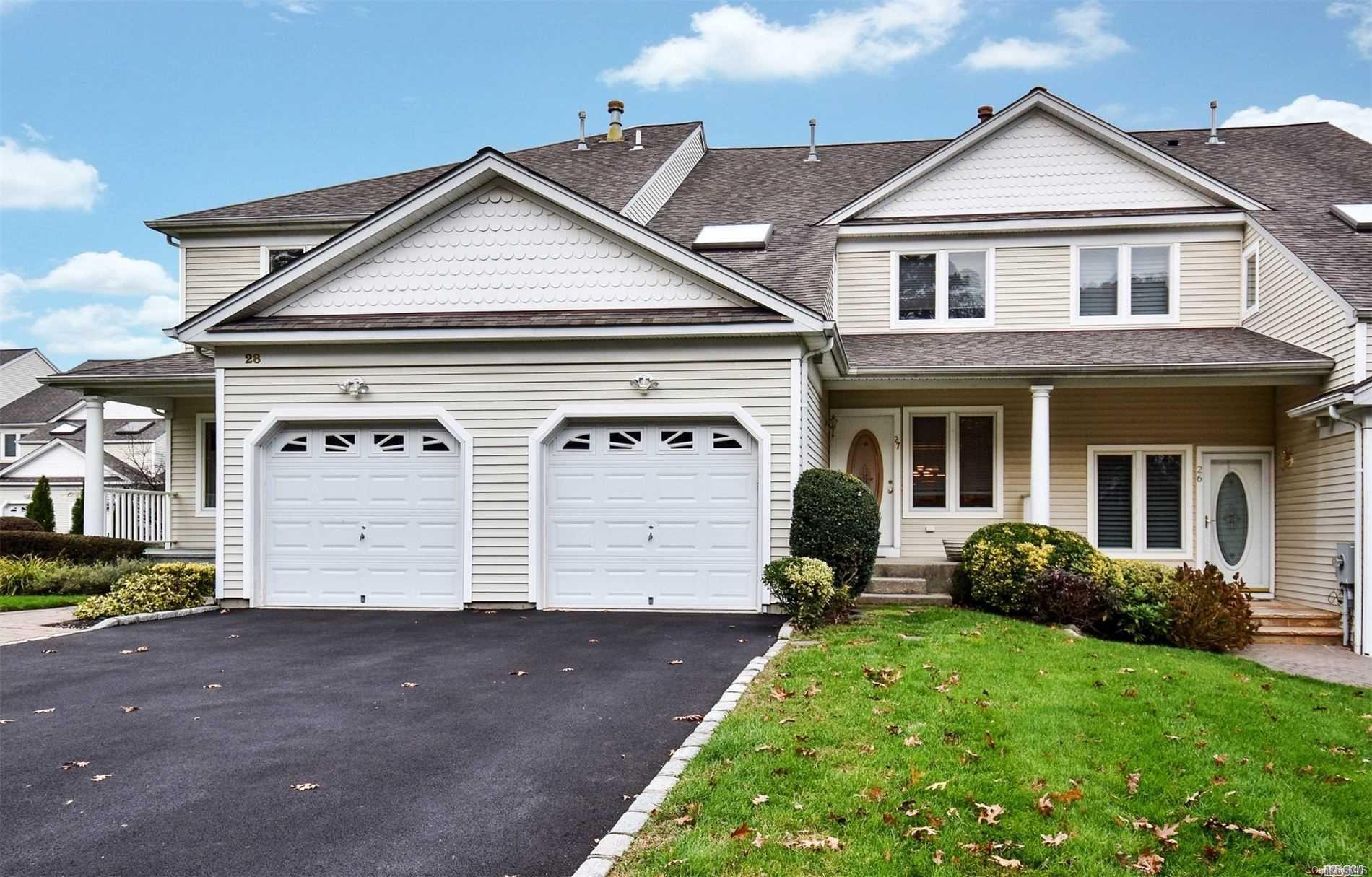 Welcome Home to 27 Lindbergh Circle