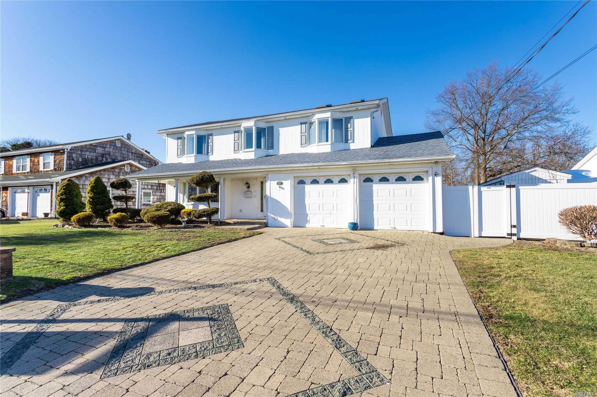 front of house, front porch and paved driveway