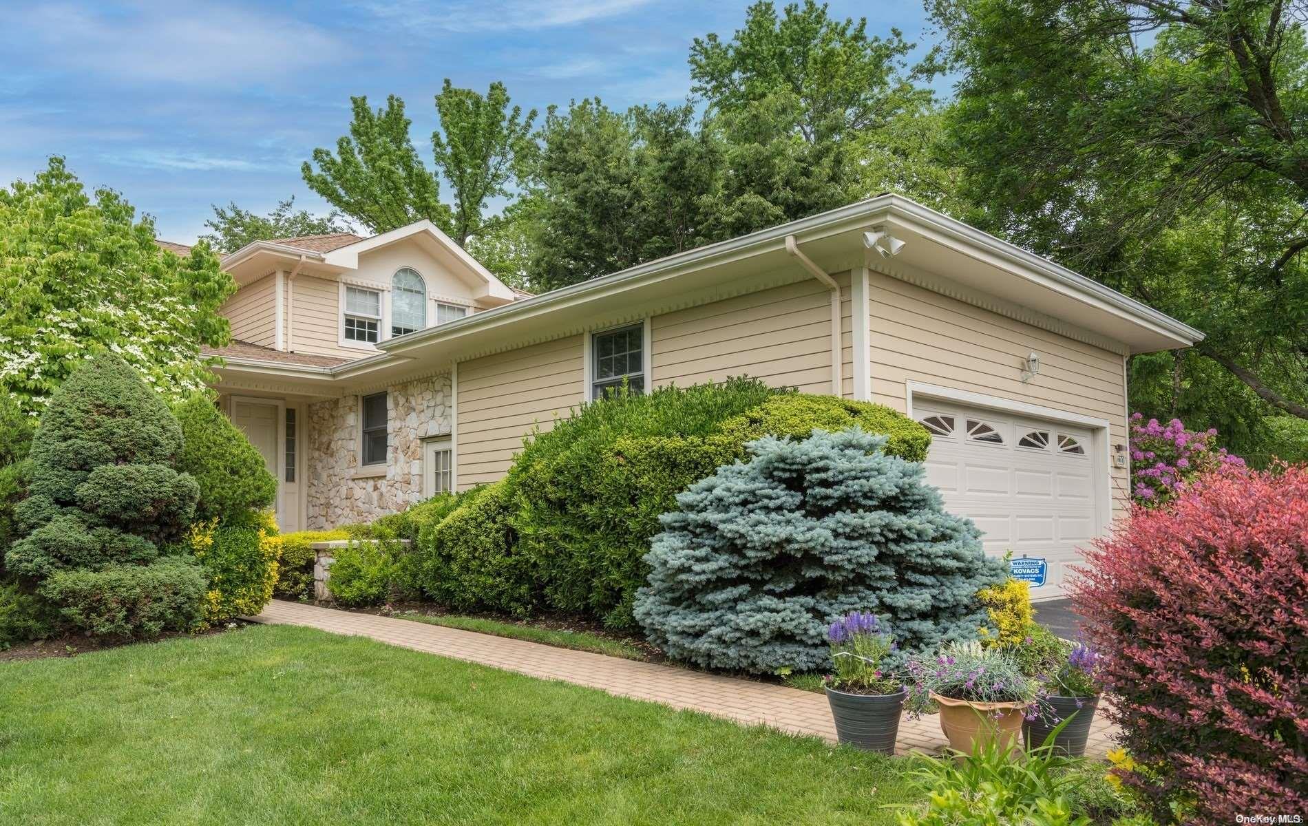 Newly Renovated Vanderbilt Model/End Unit