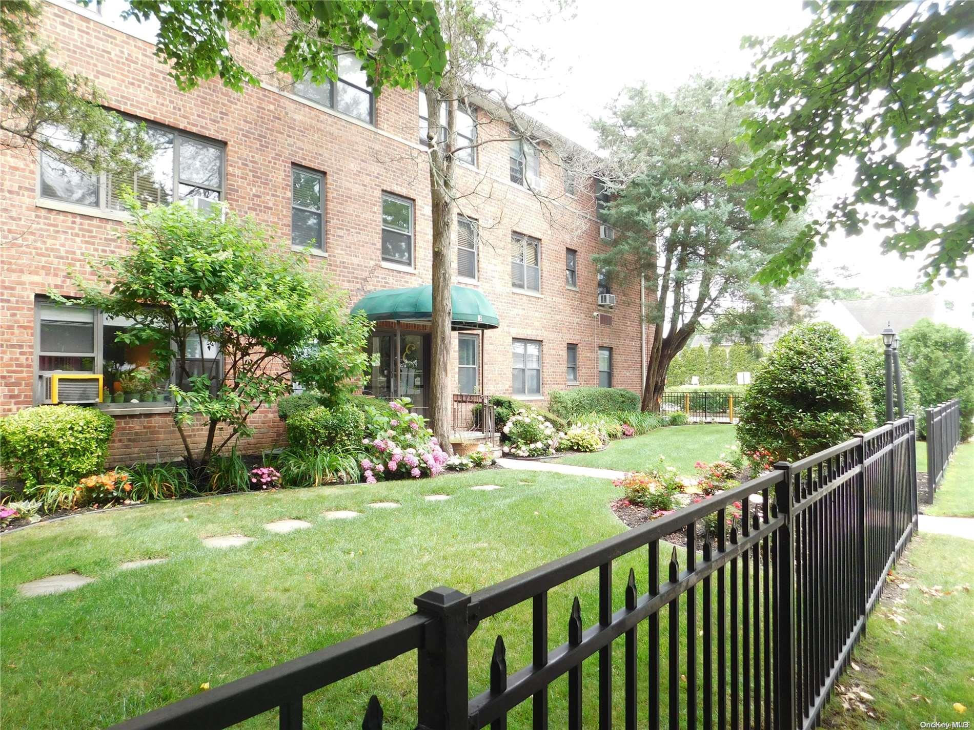 320 Atlantic Ave #E12 East Rockaway