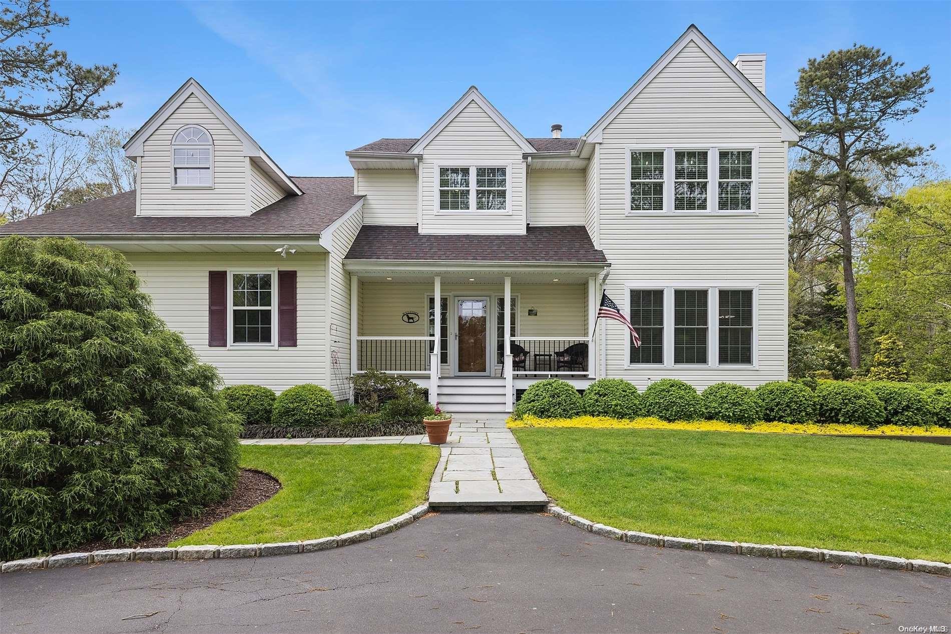 15 Hollow Lane, Westhampton