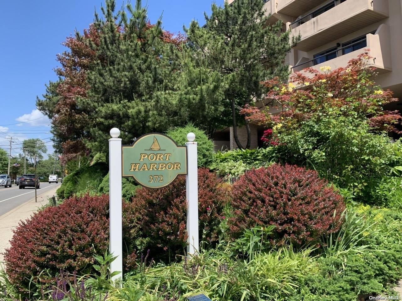 Perfect location in the heart of Port Washington