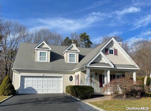 Beautiful curb appeal-private detached home