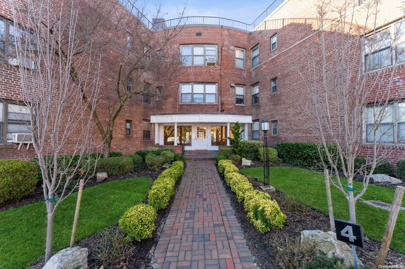 Beautiful Manicured Entry