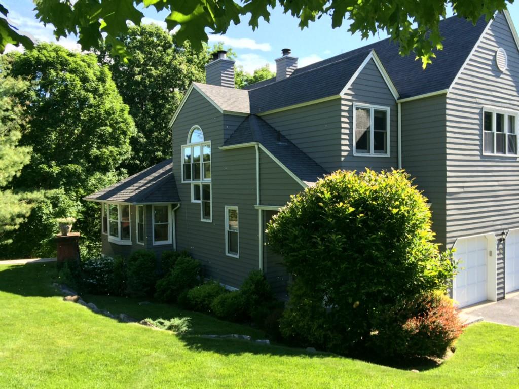 Sunny End Unit with 2 car garage at Richmond Hill